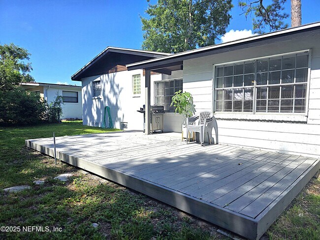 Building Photo - 3437 Lenczyk Dr W