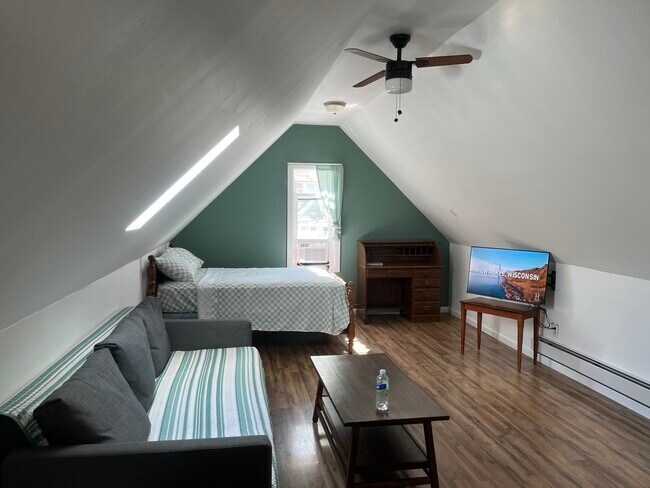 Building Photo - 25 Besch Ave