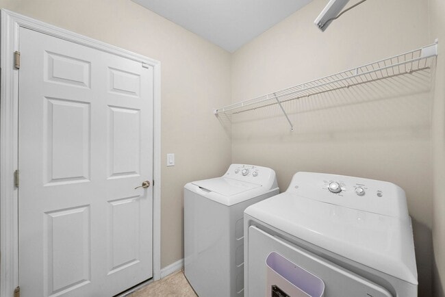 Building Photo - Newer-construction 3-bedroom, 2-bath home in Fort Myers