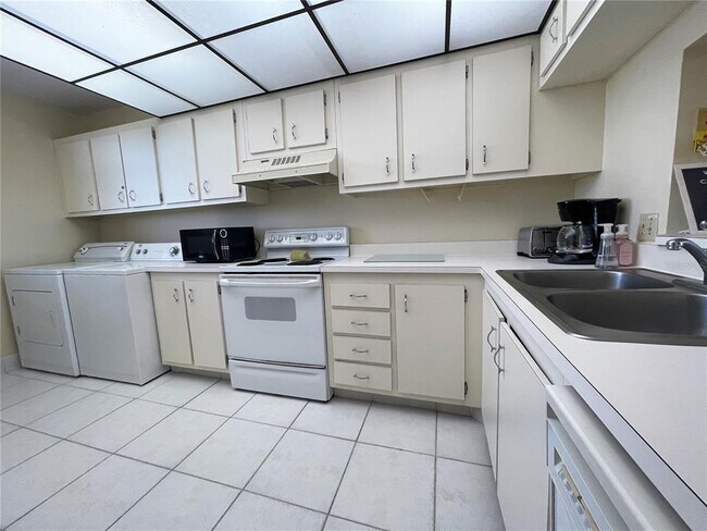 Building Photo - 15462 Gulf Blvd