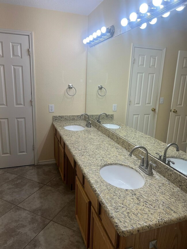 Building Photo - 20218 Bronze Bluff Dr