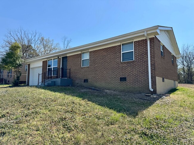 Building Photo - 1412 Carousel Rd