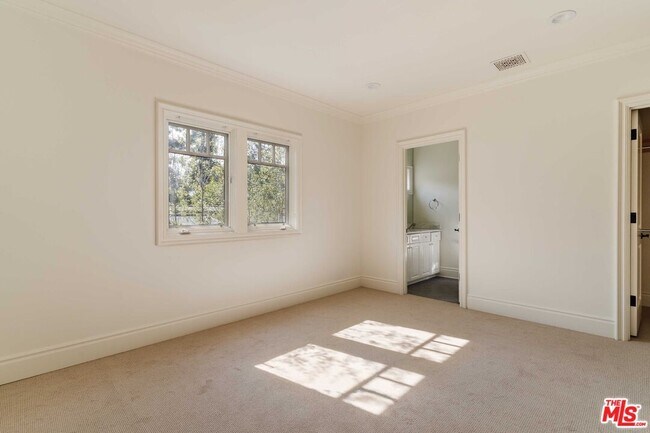 Building Photo - 685 San Lorenzo St