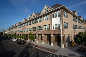 Building Photo - 148 S Front St