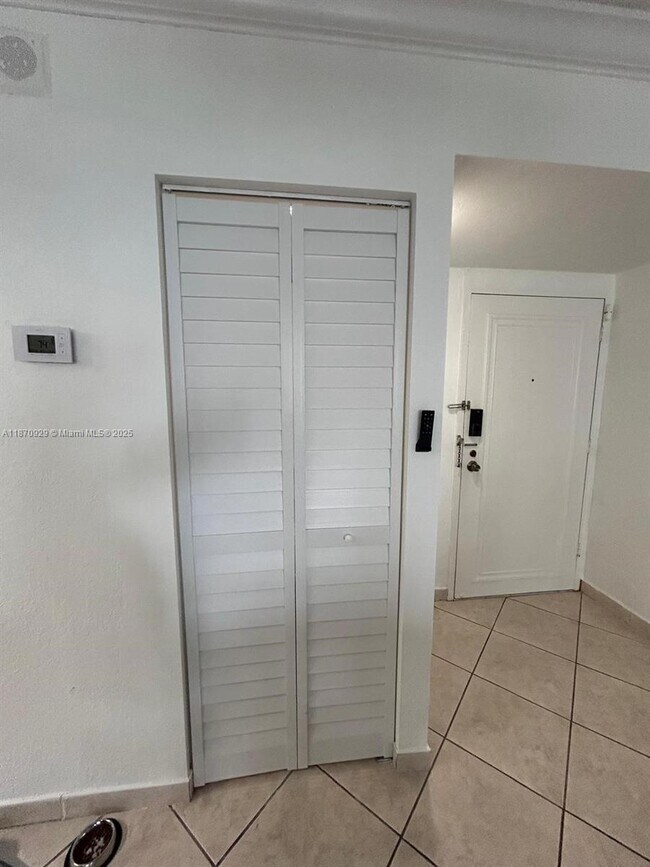 Building Photo - 3725 S Ocean Dr