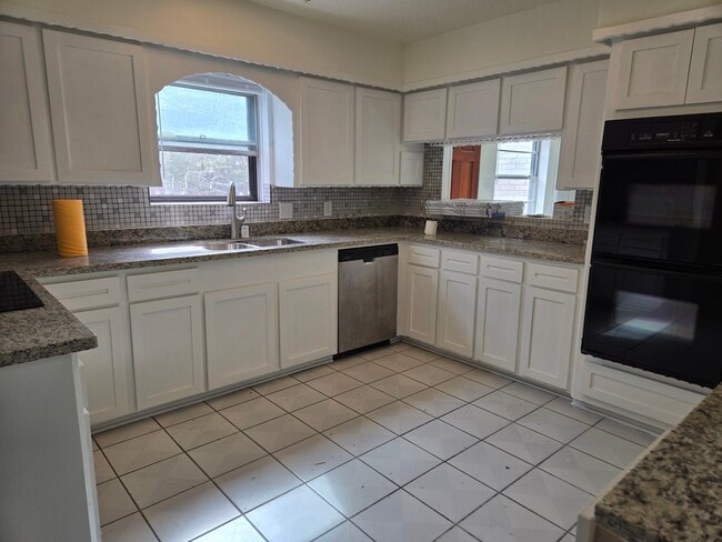 Building Photo - 9003 Haverstock Dr