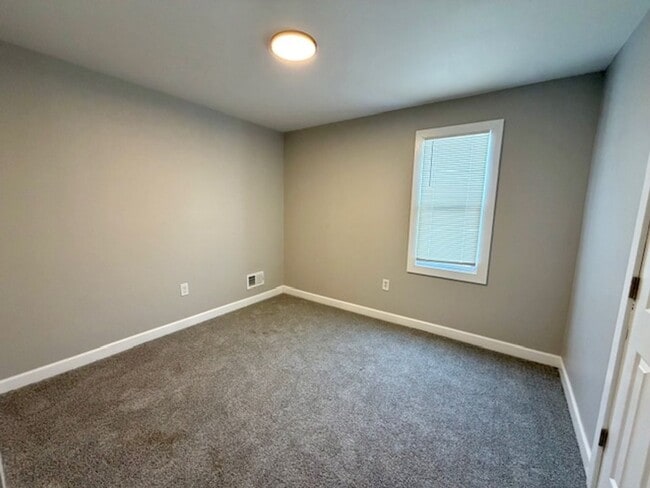 Building Photo - 3916 Bewick St