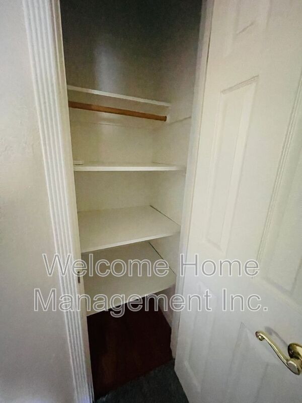 Building Photo - 2561 Olympic Blvd