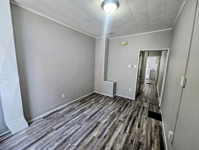 Building Photo - 325.5 S Lumber St