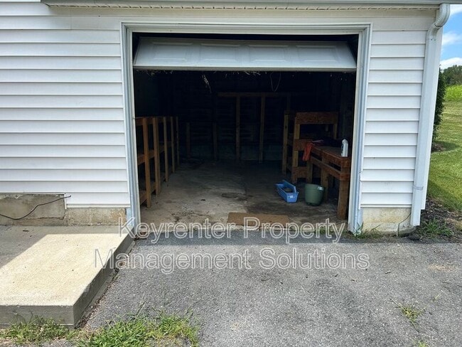 Building Photo - 209 Tanner Ln