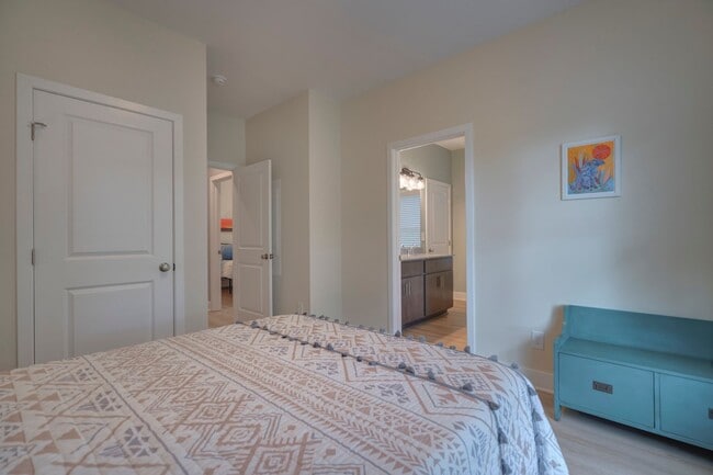 Building Photo - Brand New Townhouse Community in Blacksburg!