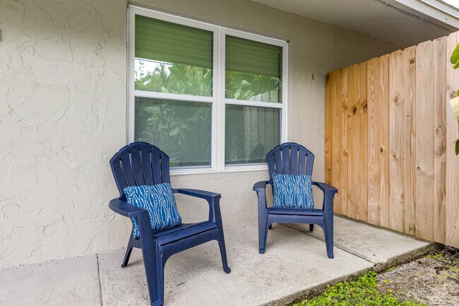 Building Photo - 4953 Bayshore Dr