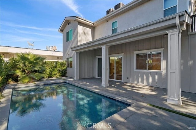 Building Photo - 5537 Vanalden Ave