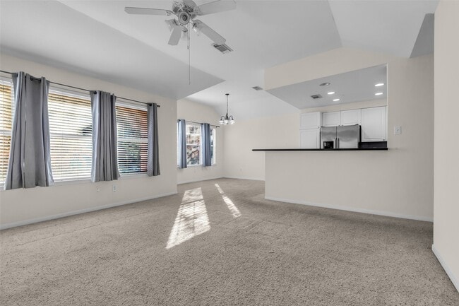 Building Photo - 15 Scarlet Woods Ct