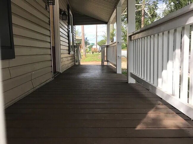 Building Photo - 18 Courtney St