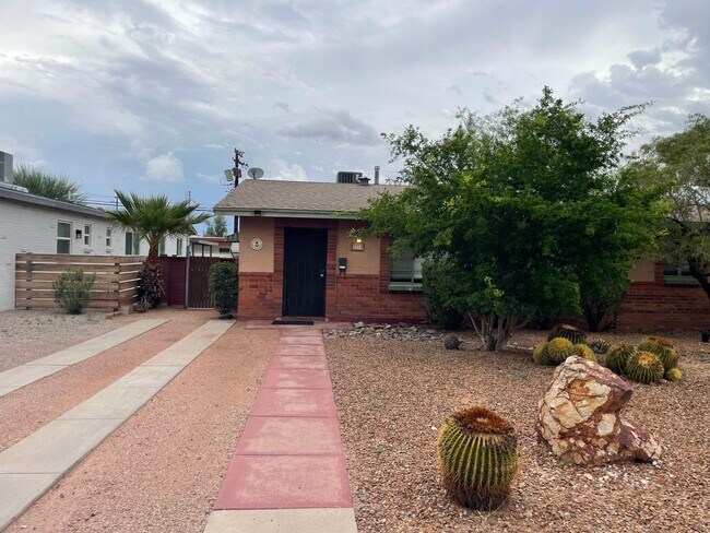 Building Photo - Beautiful 3 Bedroom! Available Now!