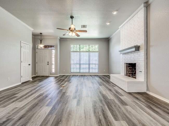 Building Photo - Beautifully remodeled home in Edmond + Edm...