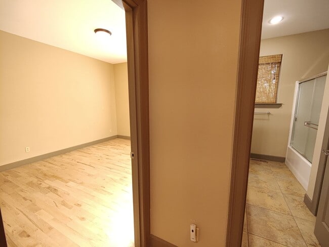 Building Photo - Single Level 4 Bedroom 3 Bath Beauty