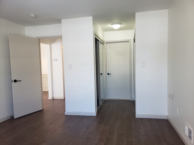 Double Closets - 111 Country Club Dr