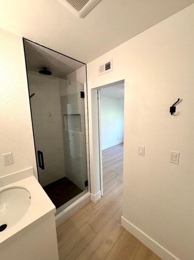 Building Photo - Luxury Living Redefined – Fully Renovated & Move-In Ready!