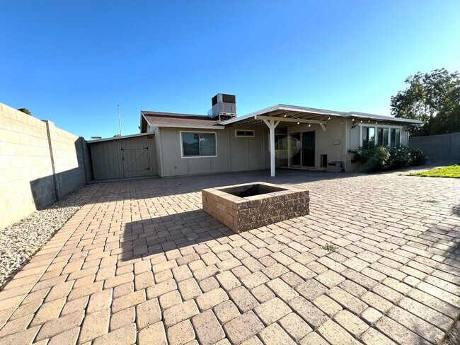Building Photo - REMODELED 3 BEDROOM PLUS BONUS ROOM/BEDROOM. GREAT BACKYARD