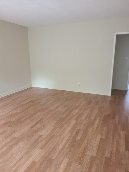 Building Photo - 2414 Hadley Ln