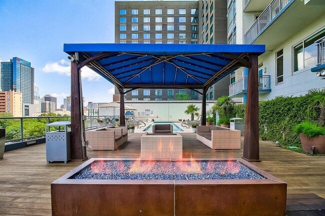 Pool Deck - 603 Davis St