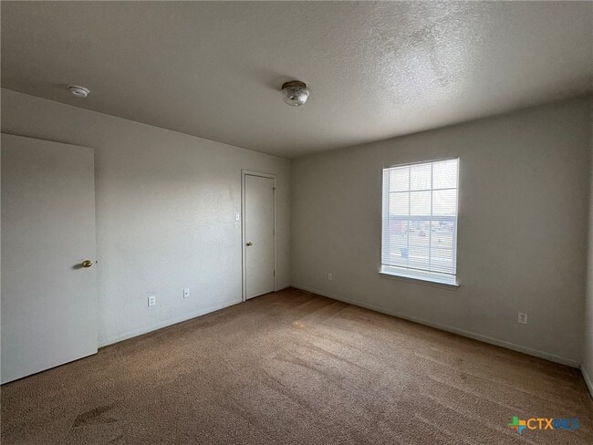 Building Photo - 4210 Primrose Dr