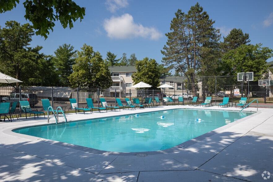 Pool - Cedar Trail Apartments
