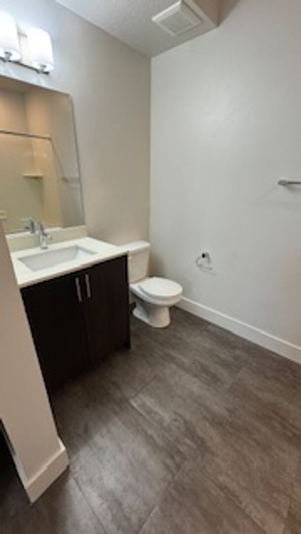 Building Photo - 1 bed 1 bath condo in downtown SLC
