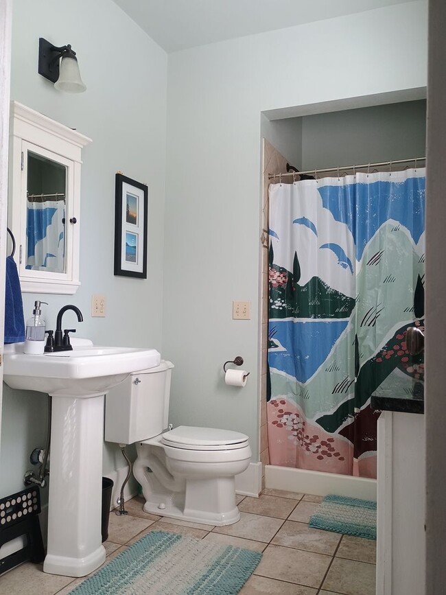 Building Photo - Spacious Craftsman in the Heart of North Spokane