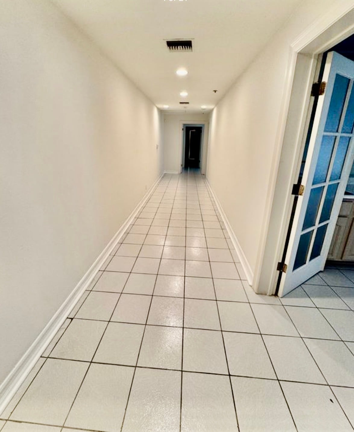 Building Photo - 2618 N Vermont Ave