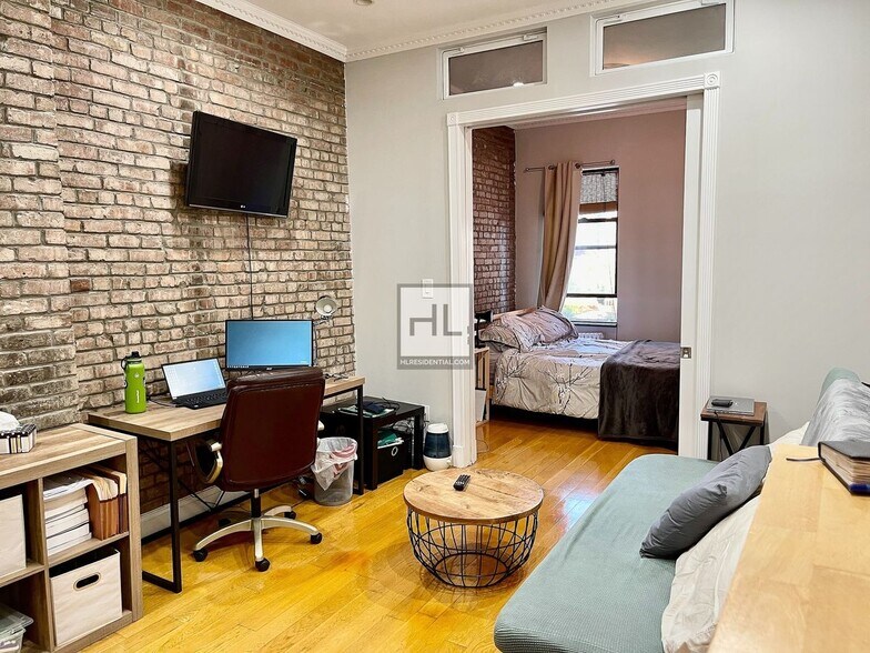 Building Photo - 2ND AVE.