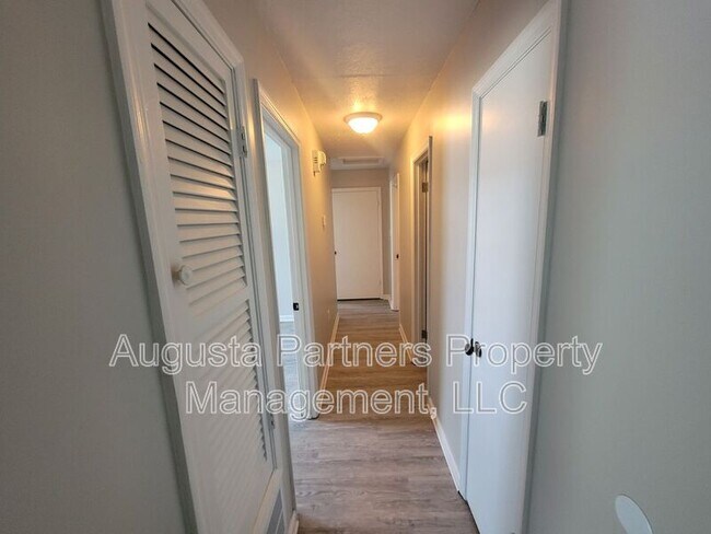 Building Photo - 156 Griswood Dr