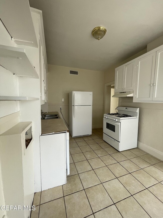 Building Photo - 3720 Chester Ave