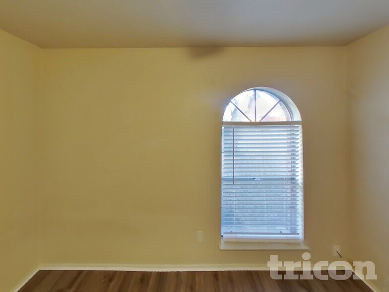 Building Photo - 345 Ivy Way