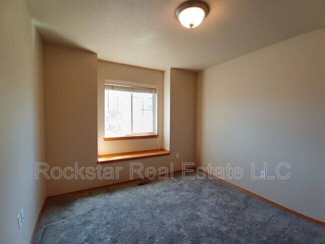 Building Photo - 6720 S Moran View St