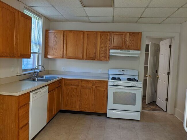 Building Photo - 2 Bedroom Home In The Collett Park Area