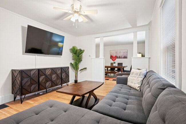 Building Photo - 34 Allen St