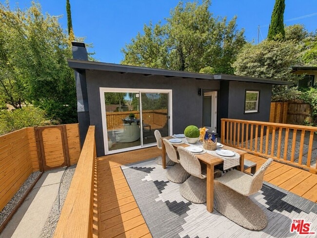 Building Photo - 885 Montecito Dr