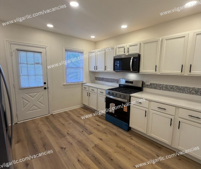 Building Photo - Spacious 4-Bedroom • 2-Bathroom Single-Family Home