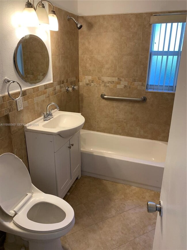 Building Photo - 1710 NW 5th Ave