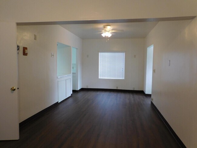 Building Photo - 1009 N Roosevelt Ave