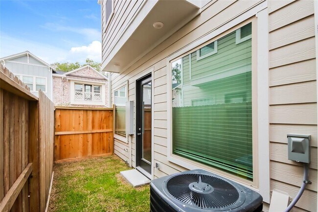 Building Photo - 5102 Royal Heath Dr