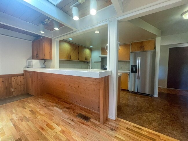 Building Photo - 3Bd/2.5Ba Edmonds Home