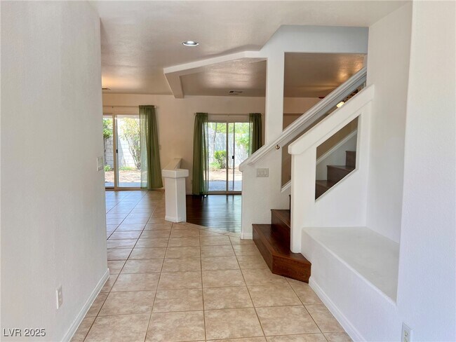 Building Photo - 810 Socorro Song Ln