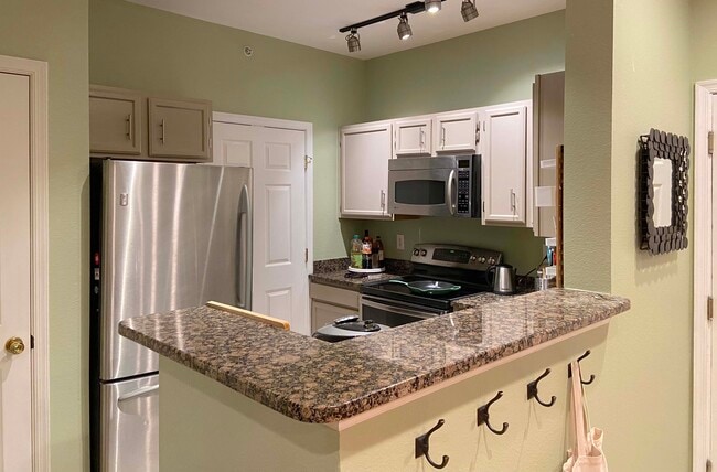 Building Photo - 1521 Spring Gate Dr