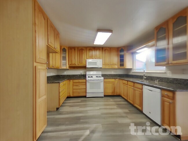 Building Photo - 602 Chyrl Way