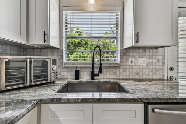 Building Photo - 1763 Montana Ave NE