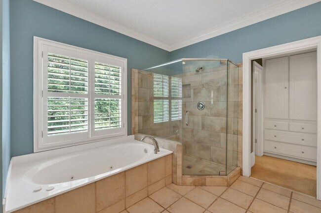 Building Photo - Spacious 7BR House in Powder Springs
